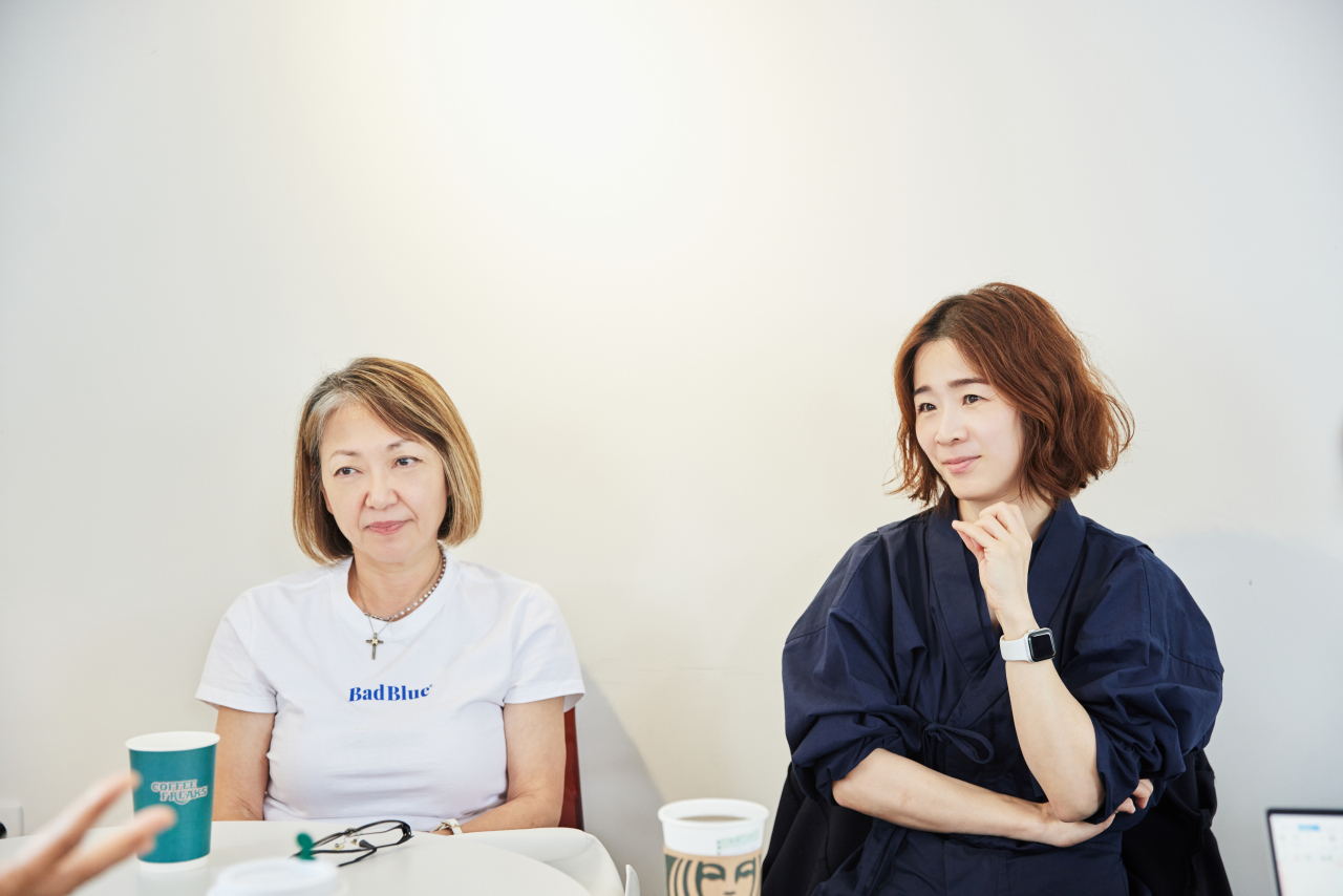 Director Lee Gina (left) and pansori singer Lee Ja-ram speak to the press on Tuesday at a cafe in Seoul. (Seoul Performing Arts Company)