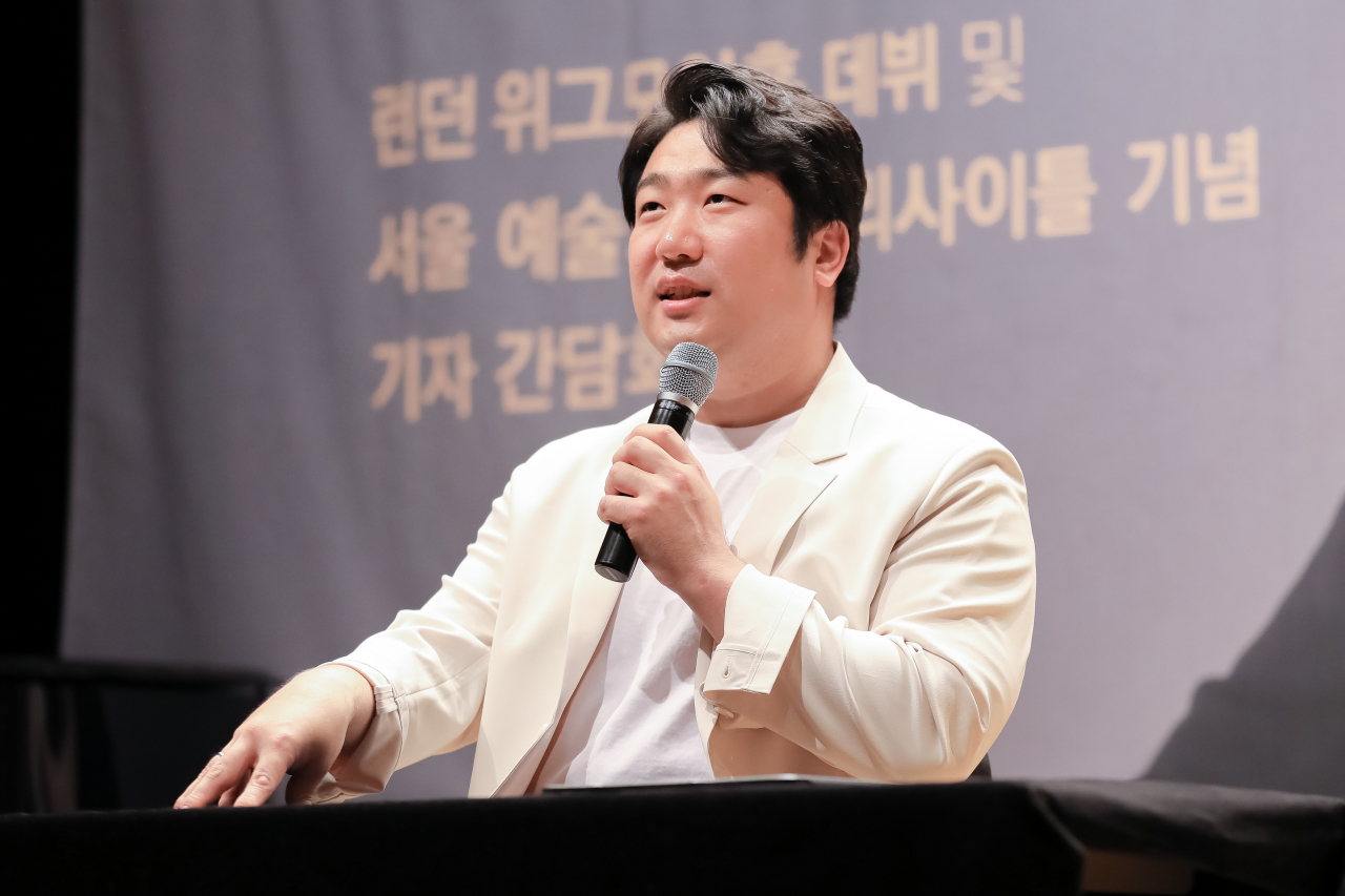 Baritone Kim Gi-hoon speaks during an interview in Seoul on Tuesday. (Arts and Artists)