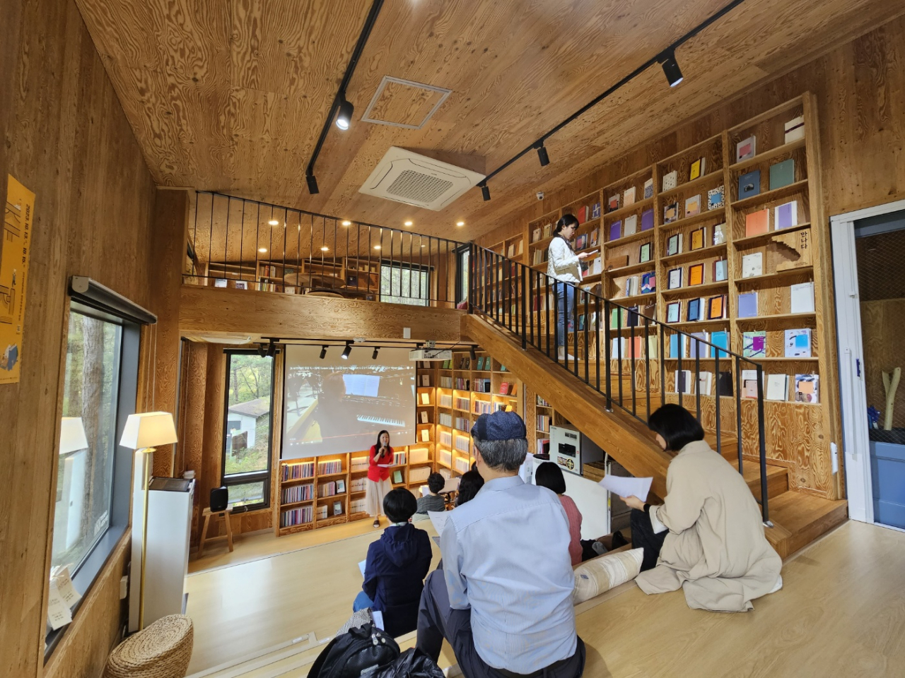 Haksan Forest Library's regular poetry reading session (Kim Hae-yeon/ The Korea Herald)