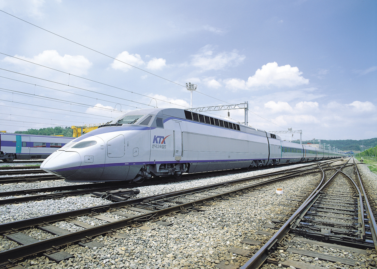 A KTX bullet train, equipped with Hyundai Rotem's LTE-based train control system (Hyundai Rotem)