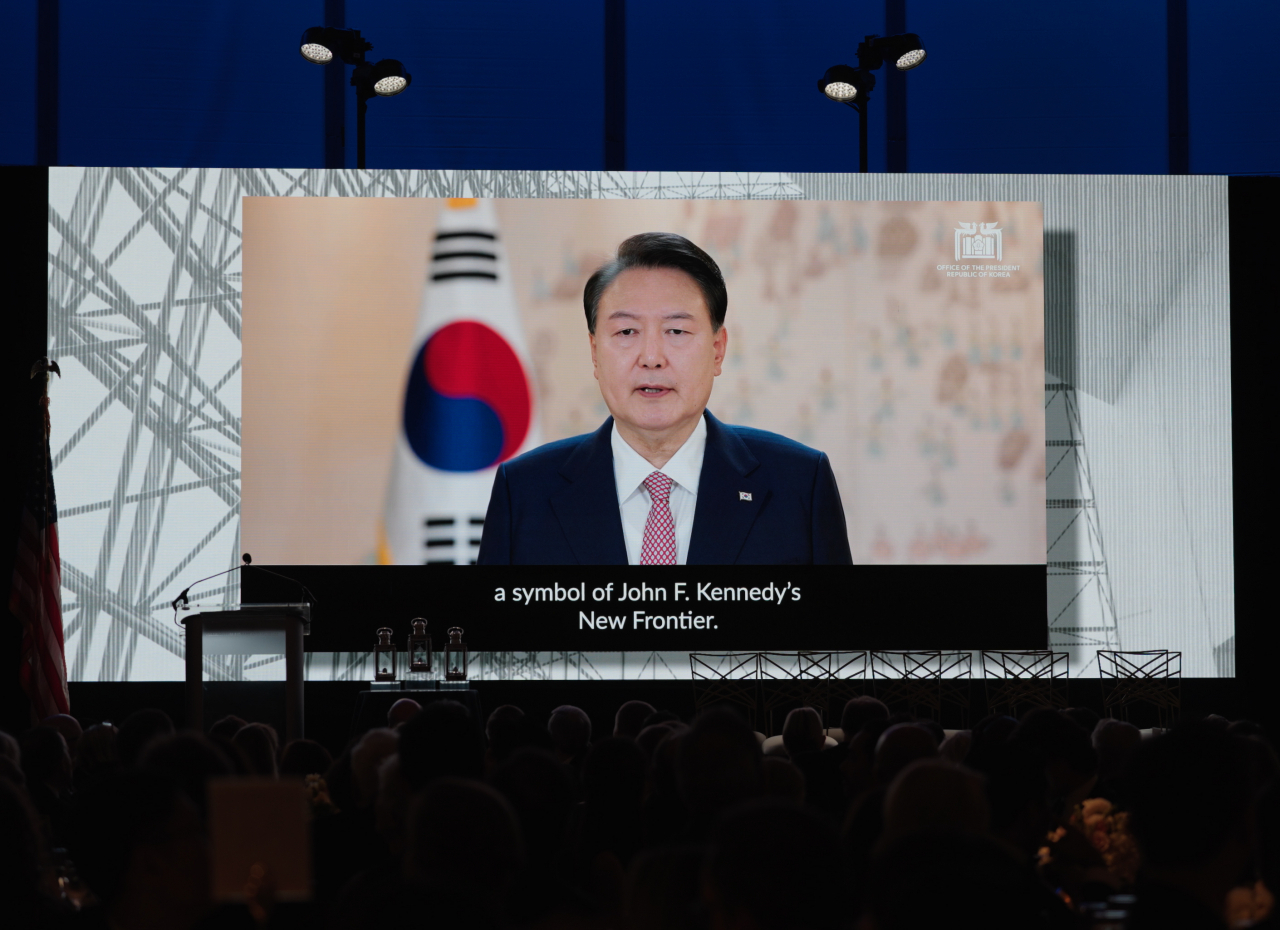South Korean President Yoon Suk Yeol delivers his acceptance speech for the special International Profile in Courage Award from the John F. Kennedy Library Foundation. (Presidential office)