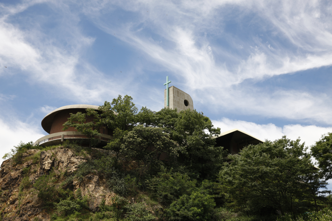 View of the church and Korean Catholic Martyrs' Museum at Jeoldusan Martyrs' Shrine in Mapo-gu, Seoul (Korean Catholic Martyrs' Museum)