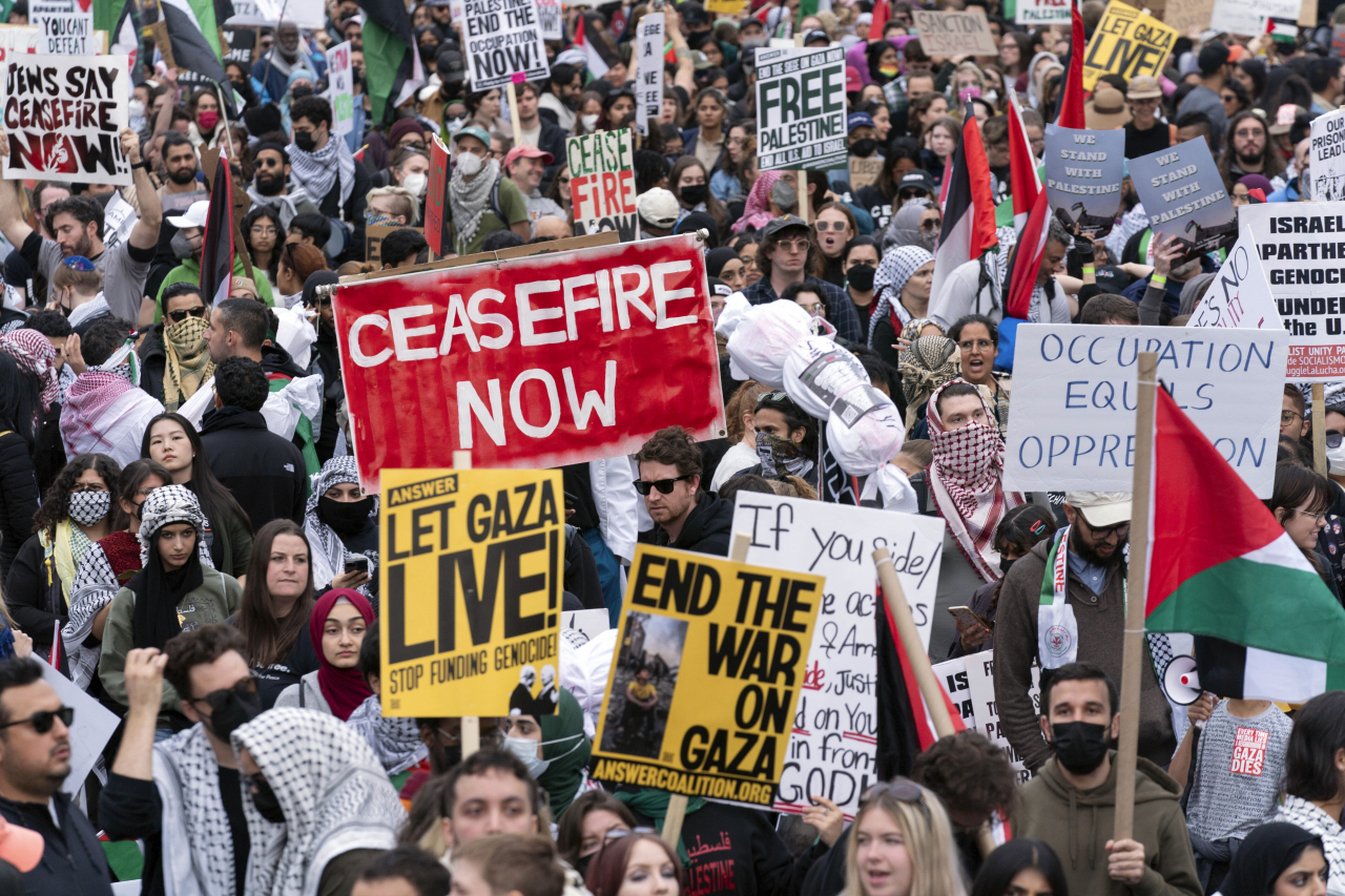 Protesters rally during a pro-Palestinian demonstration at Freedom Plaza in Washington, Saturday. (AP-Yonhap)