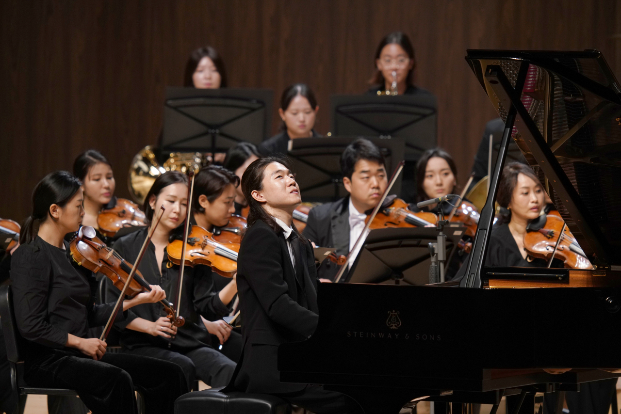 Pianist Chung Kyu-bin, the winner of the International Isang Yun Competition 2023, performs Brahms’ Piano Concerto No. 1 in D minor, Op. 15 at Tongyeong Concert Hall, Tongyeong, South Gyeongsang Province during the final round of the competition on Saturday. (Tongyeong International Music Foundation)