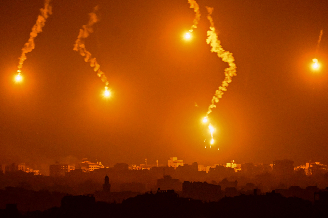 This picture taken from a position near Sderot along the Israeli border with the Gaza Strip on November 5,shows flares dropped by Israeli forces above the Palestinian territory amid ongoing battles between Israel and the Palestinian Hamas movement. (AFP)