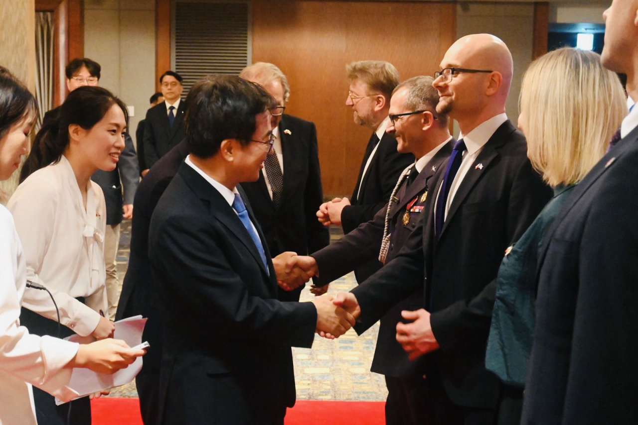 Gyeonggi-do governor Kim Dong-yeon congratulates Polish embassy officials during Poland's 105th anniversary of Independence Day at Lotte Hotel in Jung-gu, Seoul on Monday. (Sanjay Kumar/The Korea Herald)