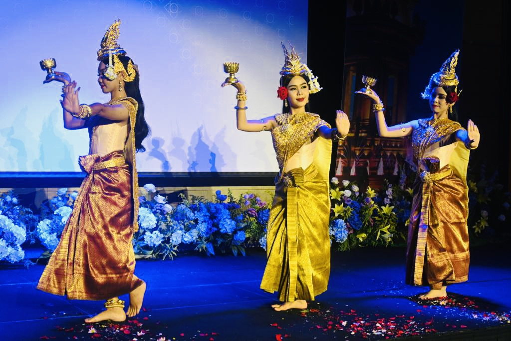 Artists perform the Apsara dance marking the 70th anniversary of the Independence Day of Cambodia and the 26th anniversary of Cambodia-Korea relations at Conrad Seoul in Yeouido, Seoul on Thursday. Cambodia declared its independence from France on Nov. 9, 1953, under the leadership of King Father Norodom Sihanouk, known as the Father of Cambodia's national independence. Apsara is a traditional royal court dance in Cambodia, and it has been acknowledged as an Intangible Cultural Heritage of the World by UNESCO. (Sanjay Kumar/The Korea Herald)