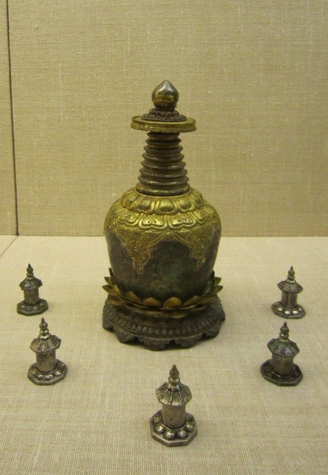 A silver-gilt Lamaistic pagoda-shaped sarira reliquary from the 13th-century Goryeo era, which is currently in the collection of the Museum of Fine Arts, Boston (Courtesy of Hyemun)