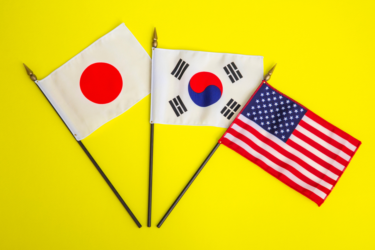 National flags of Japan, South Korea and the United States (123rf)