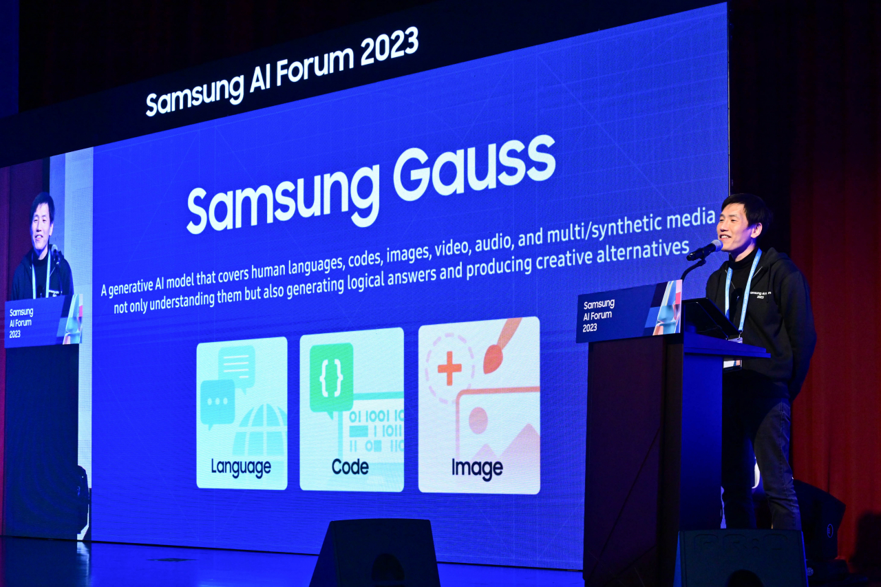 A Samsung Electronics representative presents Samsung Gauss, the tech giant's first generative AI model, at the Samsung AI Forum held at the company's R&D campus in Suwon, Gyeonggi Province, Wednesday. (Samsung Electronics)