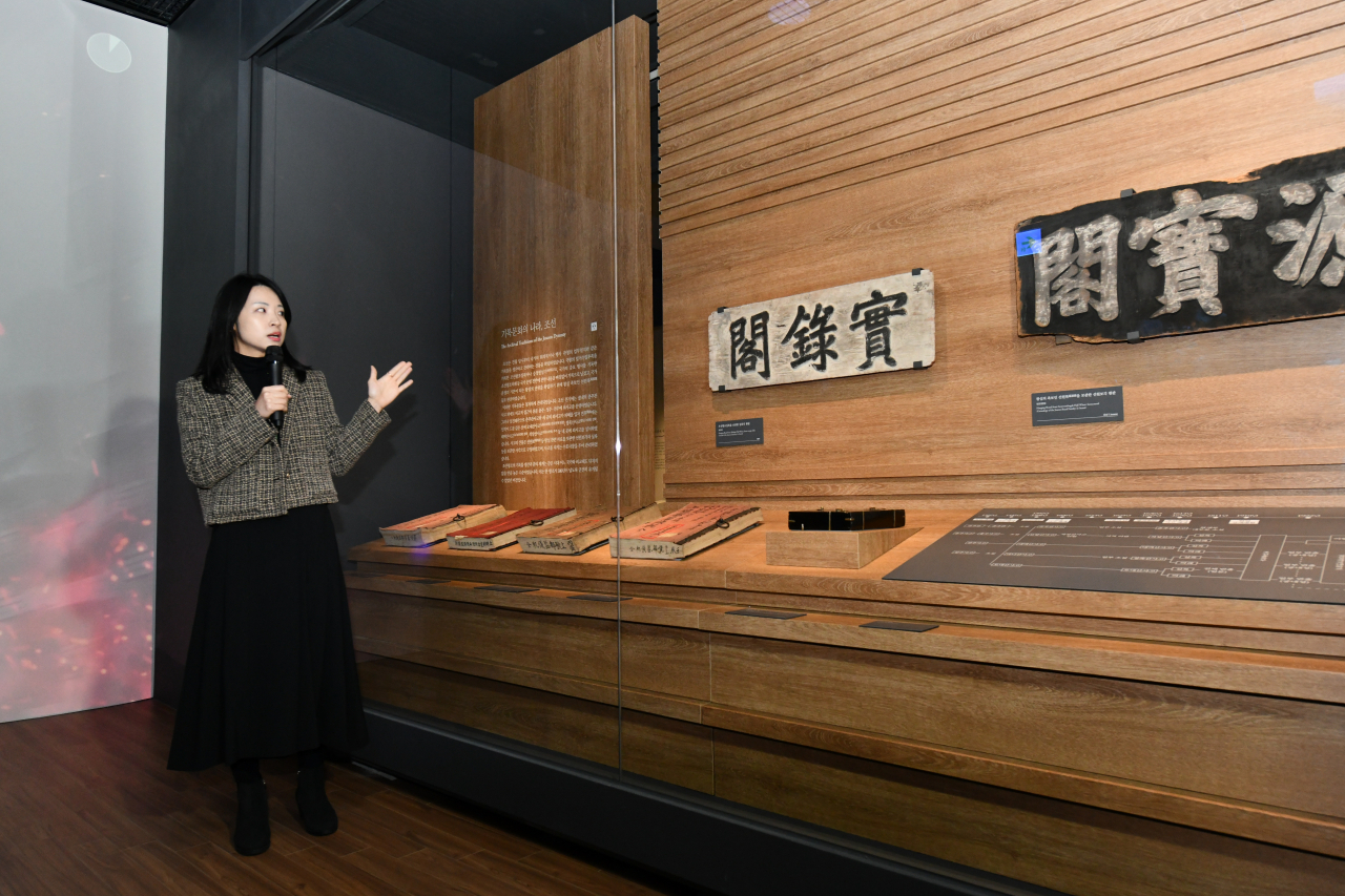 A researcher explains stories of two signboards originally displayed in the archival storage facility at Odaesan during the Joseon era, in Pyeongchang, Gangwon Province (CHA)