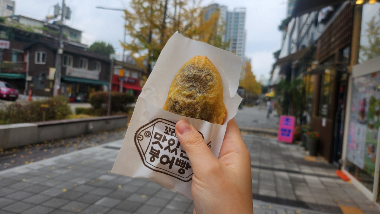 GS Retail launches bungeoppang with red bean paste filling in the fall. (Lee Jung-youn/The Korea Herald)