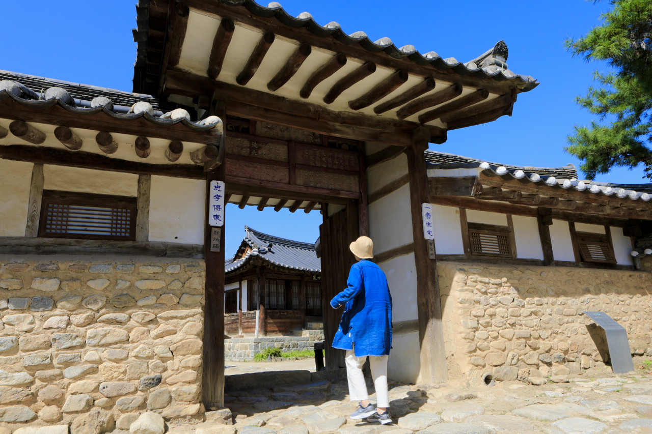 The main gate of Ildu Gotaek in Hamyang, South Gyeongsang Province (KTO)