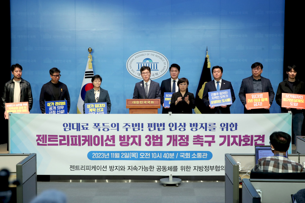The opening ceremony for an outdoor performance venue erected on the site of a former ready-mix concrete plant in Seongsu-dong, on Oct. 5 (Seongdong-gu Office)