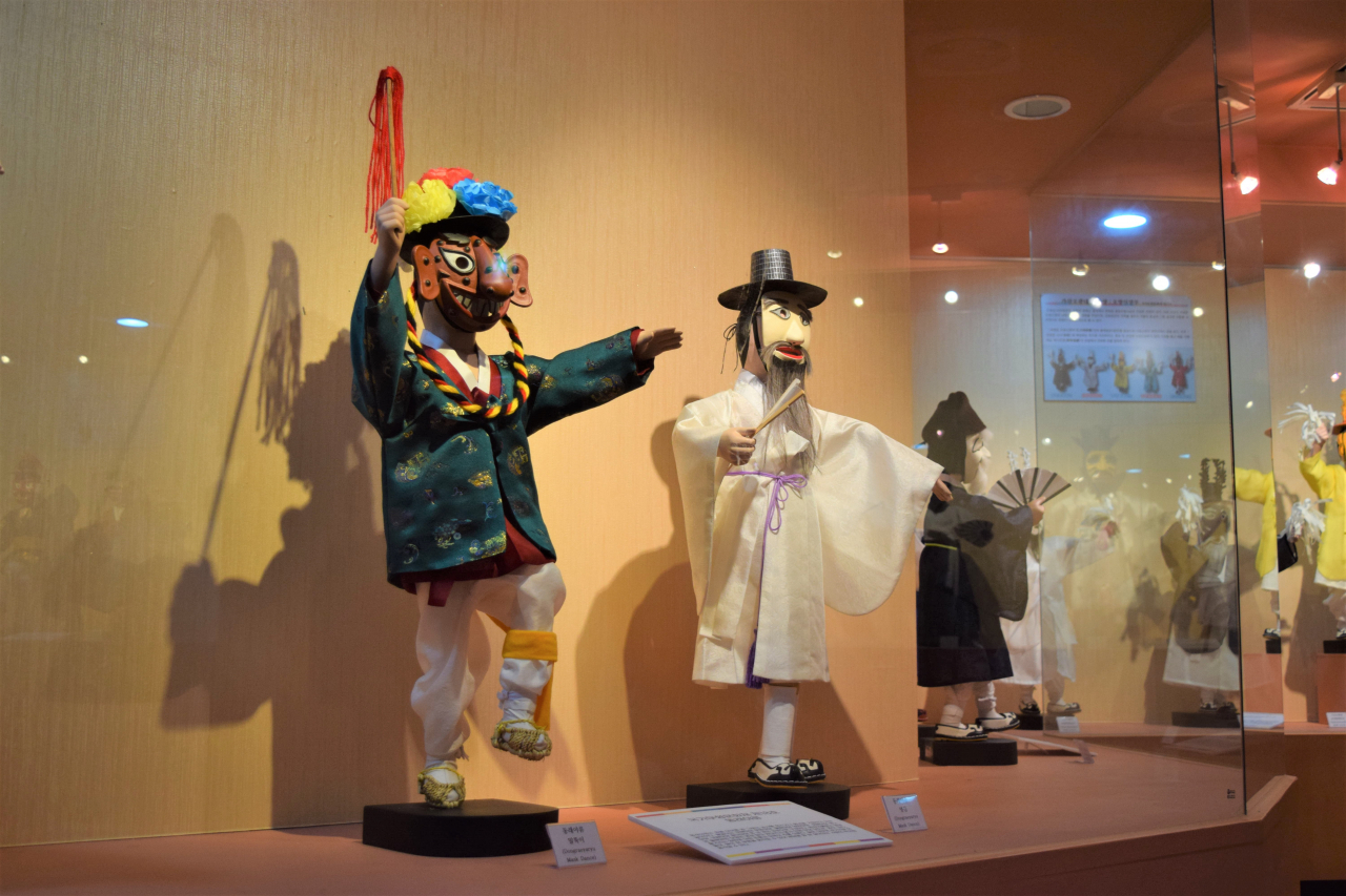 Puppets of the Dongnye yaryu talchum genre, from South Gyeongsang Province, are on display. (Kim Hae-yeon/The Korea Herald)
