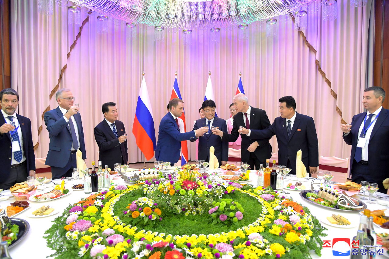 North Korean officials and a Russian delegation, led by its Natural Resources Minister Alexander Kozlov, toast in a reception held at the Koryo Hotel in Pyongyang on Tuesday. (Yonhap)