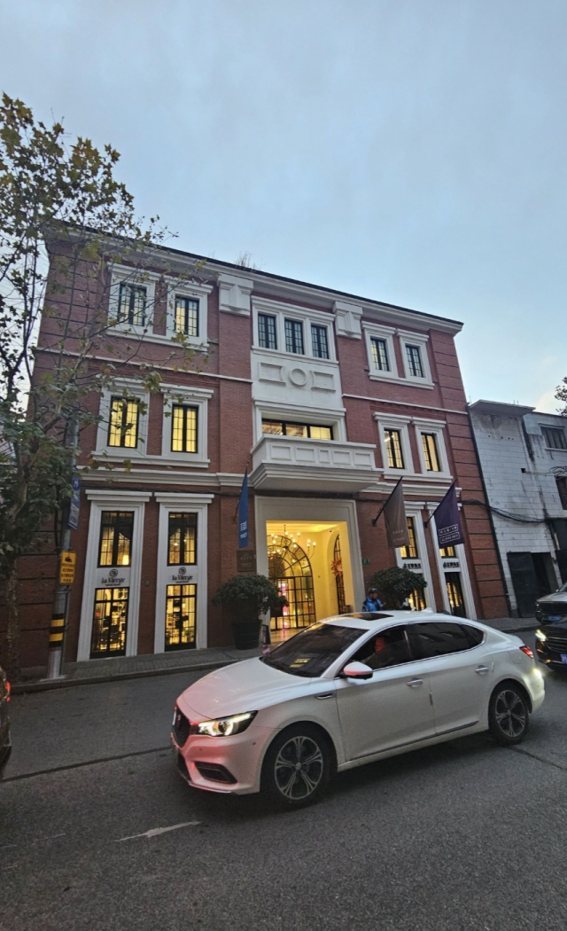 The Amber Building in Shanghai houses three world-renowned galleries: Perrotin, Almine Rech and Lisson Gallery. (Park Yuna/The Korea Herald)