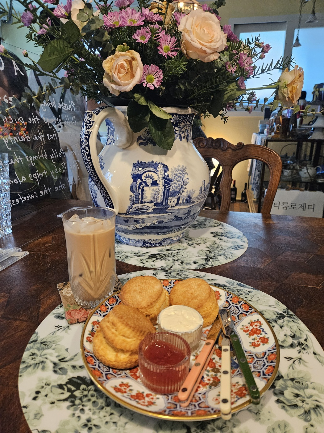 Unsweetened milk tea and scones with clotted cream and jam at TeaRoom Rossetti in Huam-dong, Yongsan, Seoul (Park Yuna/The Korea Herald)
