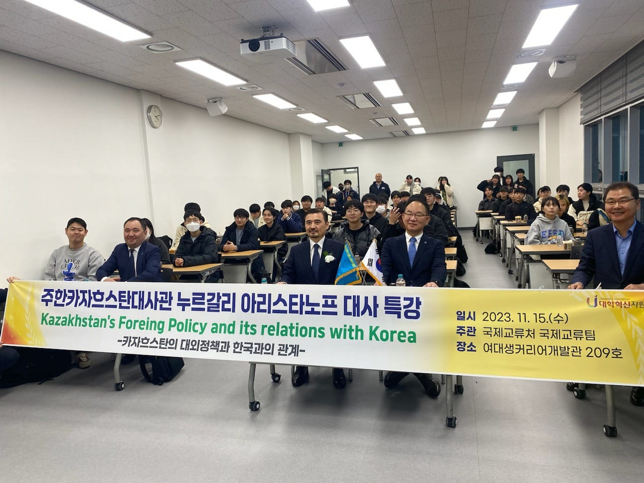 Kazakhstan's Ambassador to Korea, Nurgali Arystanov delivers insights on Kazakhstan's Foreign Policy with Korea at Dong-Eui University in Busan on Wednesday. (Kazakh Embassy in Seoul)
