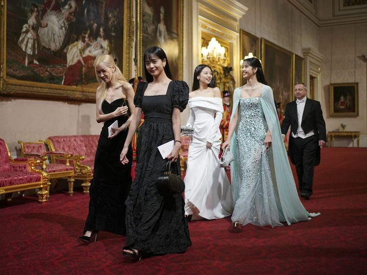 Members of South Korean band Blackpink attend the State Banquet during the South Korean President's state visit at Buckingham Palace in London, Britain, on Tuesday. (Reuters-Yonhap)