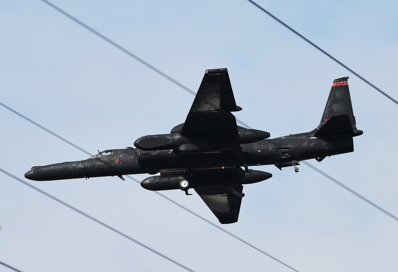 A US U-2S high-altitude reconnaissance aircraft heads to land at Osan Air Base in Pyeongtaek, 65 kilometers south of Seoul, on Wednesday. (Yonhap)