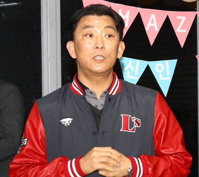 The Korea Baseball Organization club's then general manager, Kim Sung-yong (Courtesy of the SSG Landers)