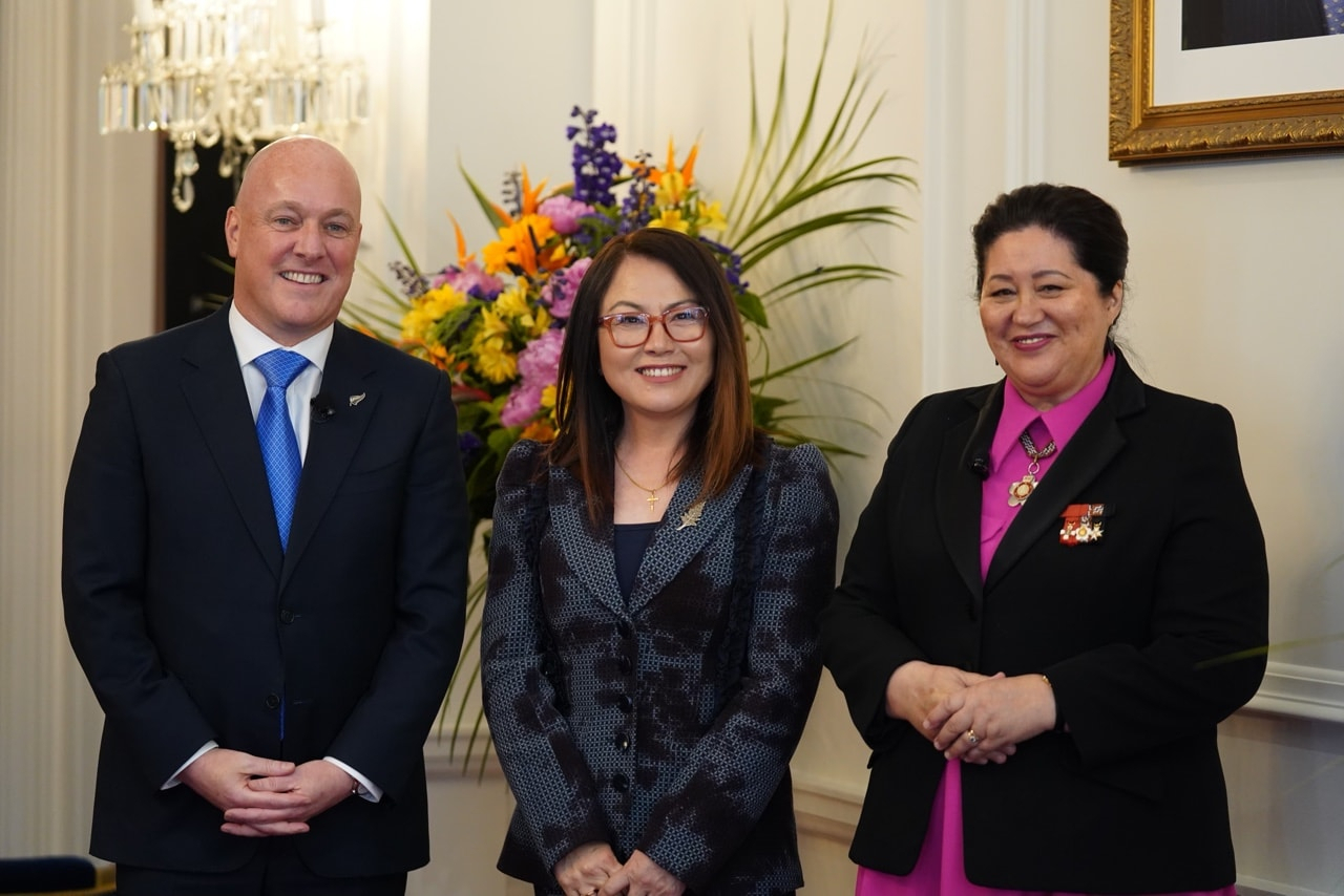 Melissa Lee, the newly appointed minister for economic development, ethnic communities, media and communications (center), takes a photo at a swearing-in ceremony at the Government House in Wellington, New Zealand, on Monday with New Zealand Prime Minister Christopher Luxon (left) and Governor-General Cindy Kiro. (Melissa Lee’s Facebook account)
