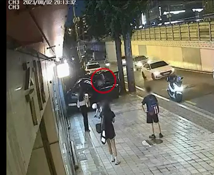 A screenshot from CCTV footage showing the vehicle driven by Shin (circled in red) having hit Bae (on the ground) on Aug. 2 while she was walking on a sidewalk near Apgujeong Station in Seoul. (Seoul Central District Prosecutors' Office)