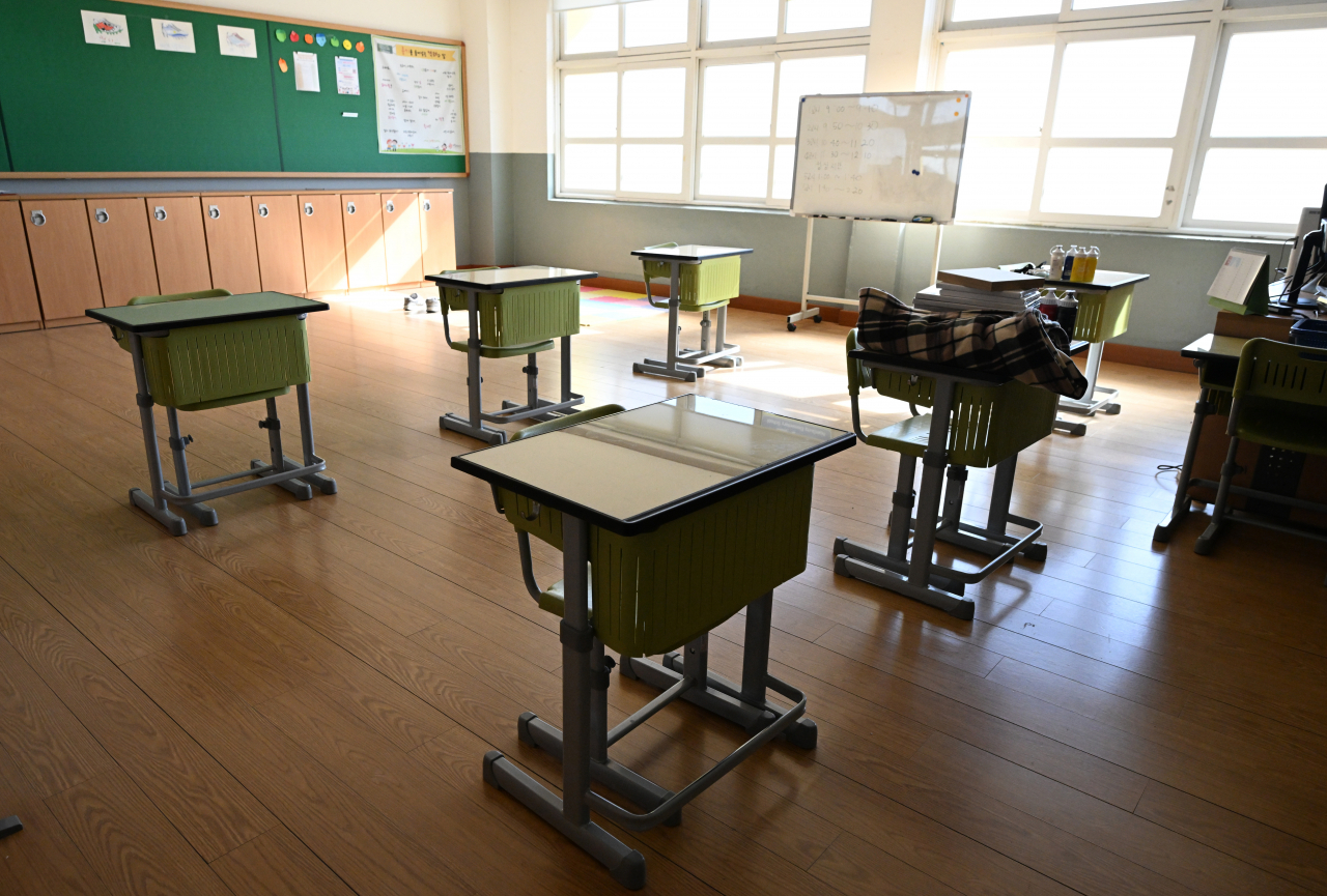 A picture taken on Feb. 30 shows an empty sixth-grade classroom at Namsung Elementary School in Pohang, North Gyeongsang Province. Namsung Elementary School had only three new students in 2023. Until 2022, the school maintained an enrollment of more than 10 students, but the number of students has dropped dramatically this year. (Im Se-jun/ The Korea Herald)