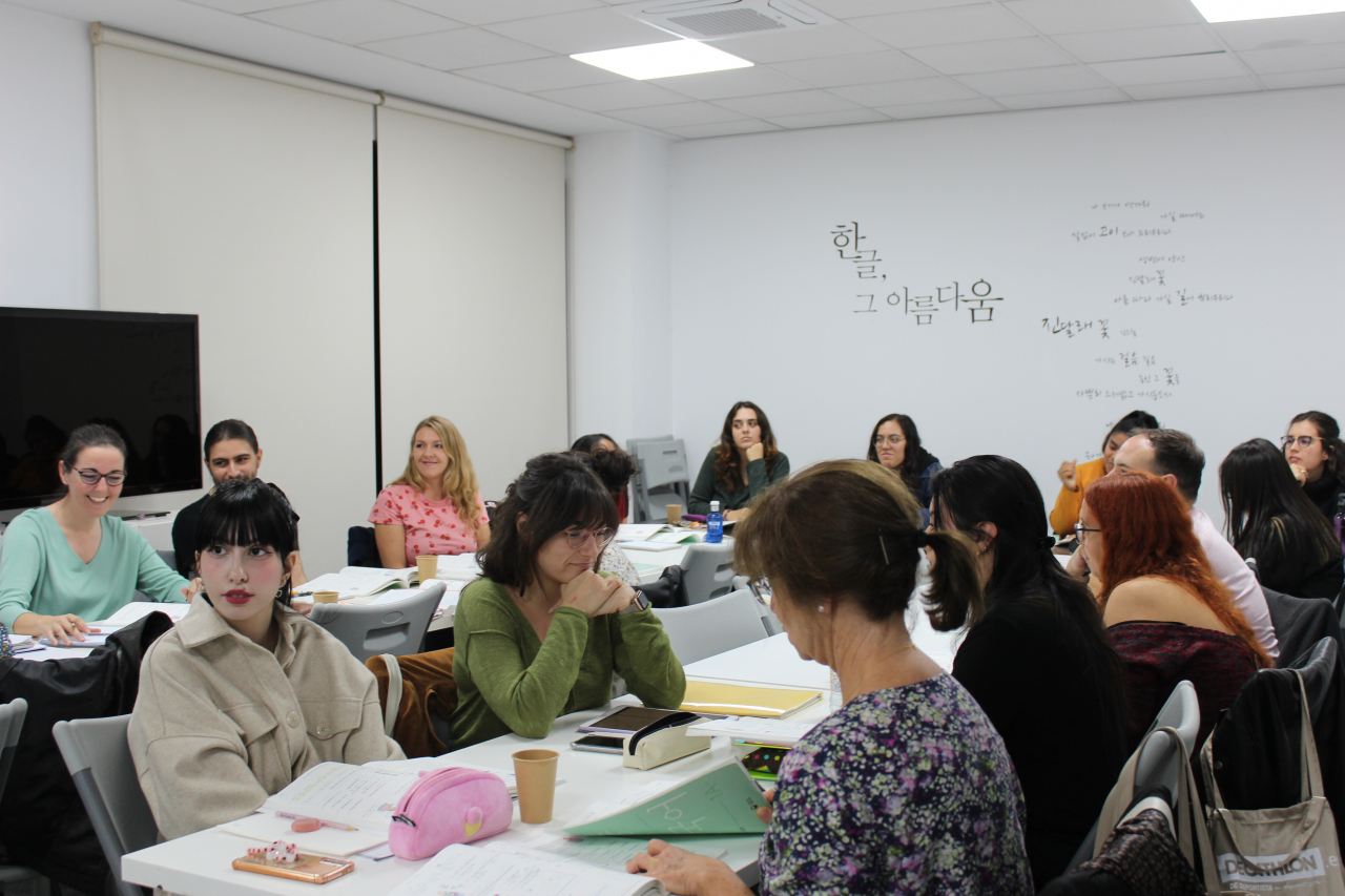 Students attend a Korean Language Course at the Korean Cultural Center in Madrid, in October. (Korean Cultural Center in Spain)