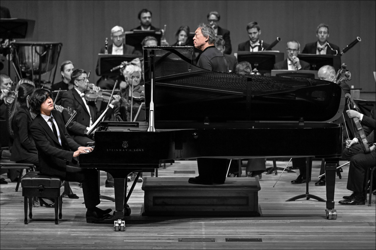 Pianist Lim Yun-chan performs Beethoven’s Piano Concerto No. 4 in G Major, Op. 58 with the Munich Philharmonic at The Sejong Center for the Performing Arts on Nov. 29. (Sejong Center)