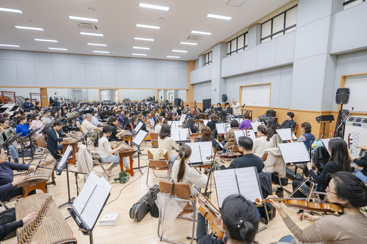 Composer- conductor Park Bum-hoon leads a rehearsal at the National Theater of Korea in Jung-gu. (National Theater of Korea)