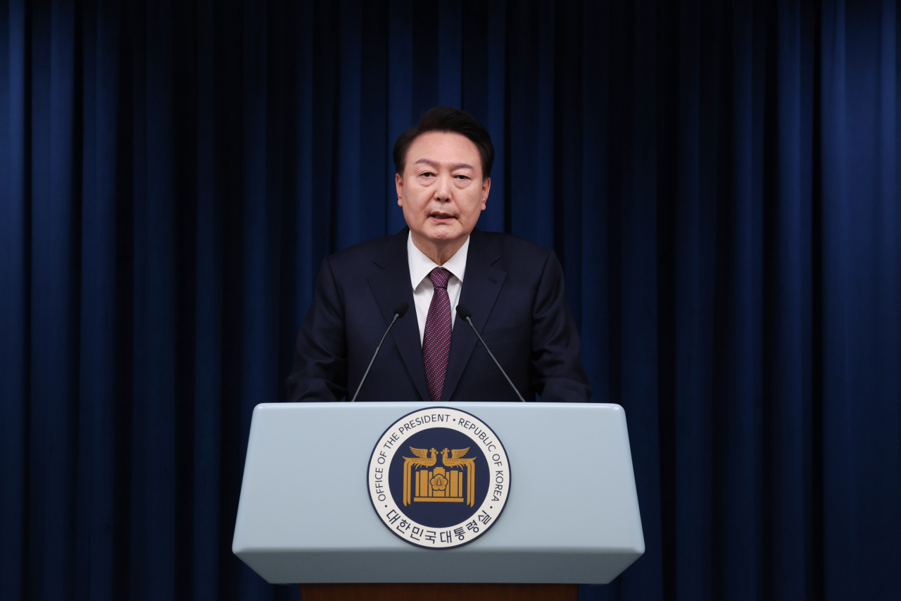 President Yoon Suk Yeol gives an address to the nation at the presidential office in Seoul on Nov. 29, on South Korea's failed bid to host the 2030 World Expo in its southeastern city of Busan. (Yonhap)