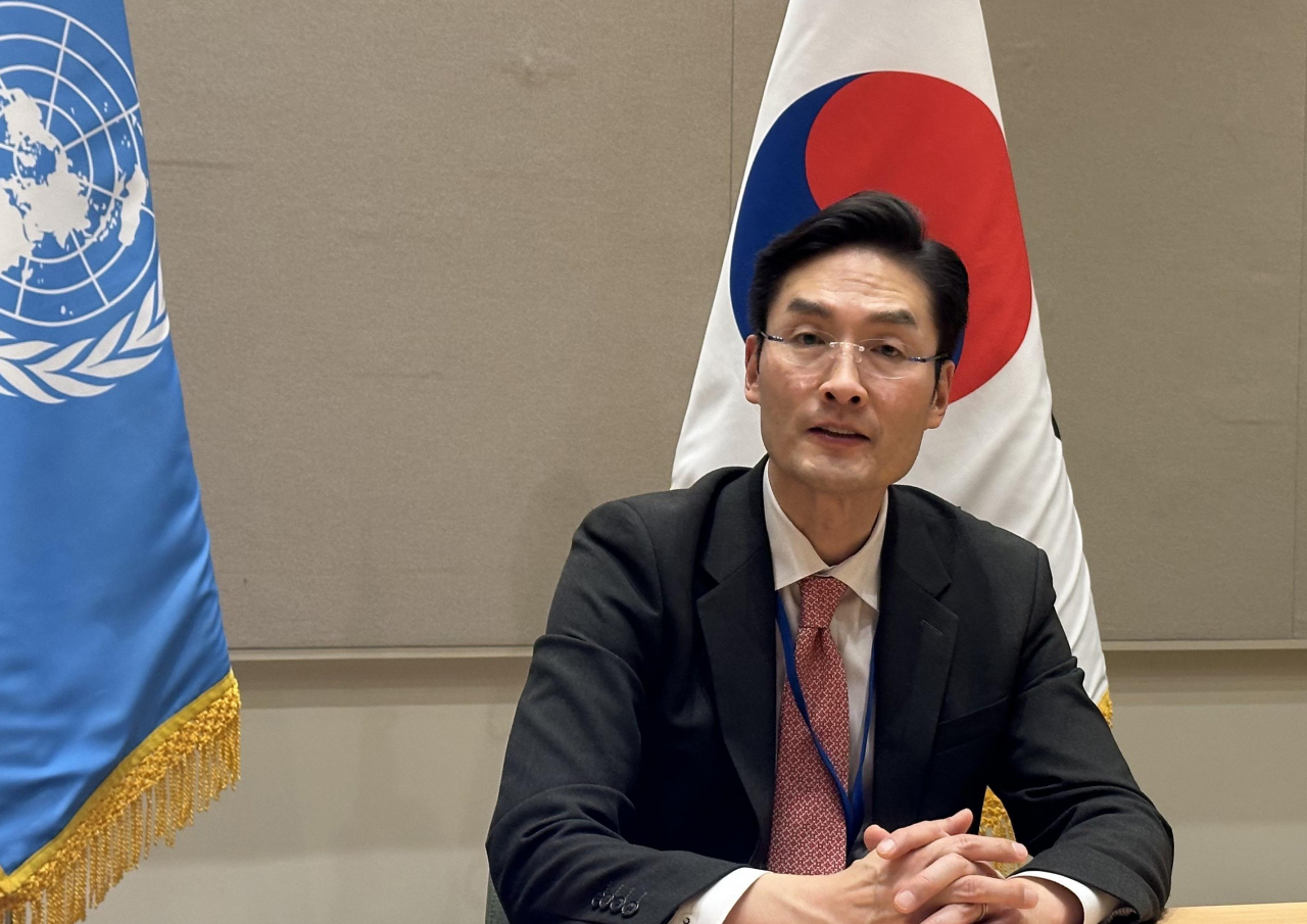 Paek Kee-bong, newly-elected judge of the International Criminal Court, speaks to the media in New York on Wednesday. (Yonhap)