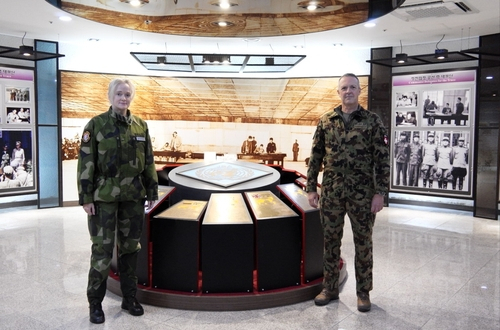 Maj. Gen. Lena Persson Herlitz (left), the head of the Swedish delegation of the Neutral Nations Supervisory Commission, and Maj. Gen. Ivo Burgener, the head of the NNSC's Swiss delegation, pose for photos at the Joint Security Area Visitor Center at Camp Bonifas, just south of the Demilitarized Zone, separating the two Koreas. (Yonhap)