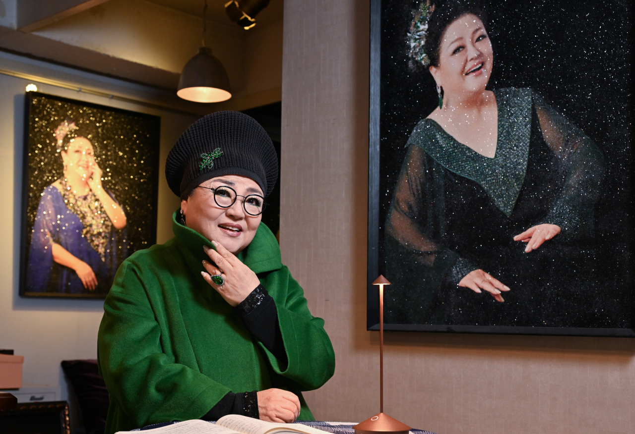 Jazz singer Yun Hee-jung poses for photos in her studio at Seocho-dong in Gangnam-gu on Nov. 21. (Im Se-jun/The Korea Herald)