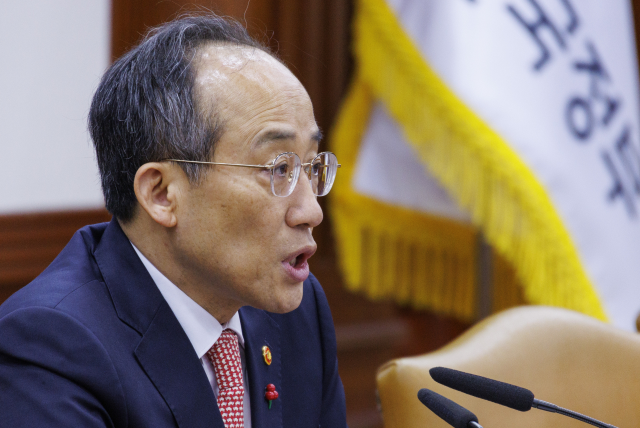 Finance Minister Choo Kyung-ho speaks during a meeting on prices in Seoul on Dec. 5. (Yonhap)