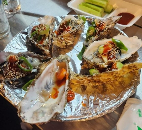 Oysters sold for 20,000 won at a 