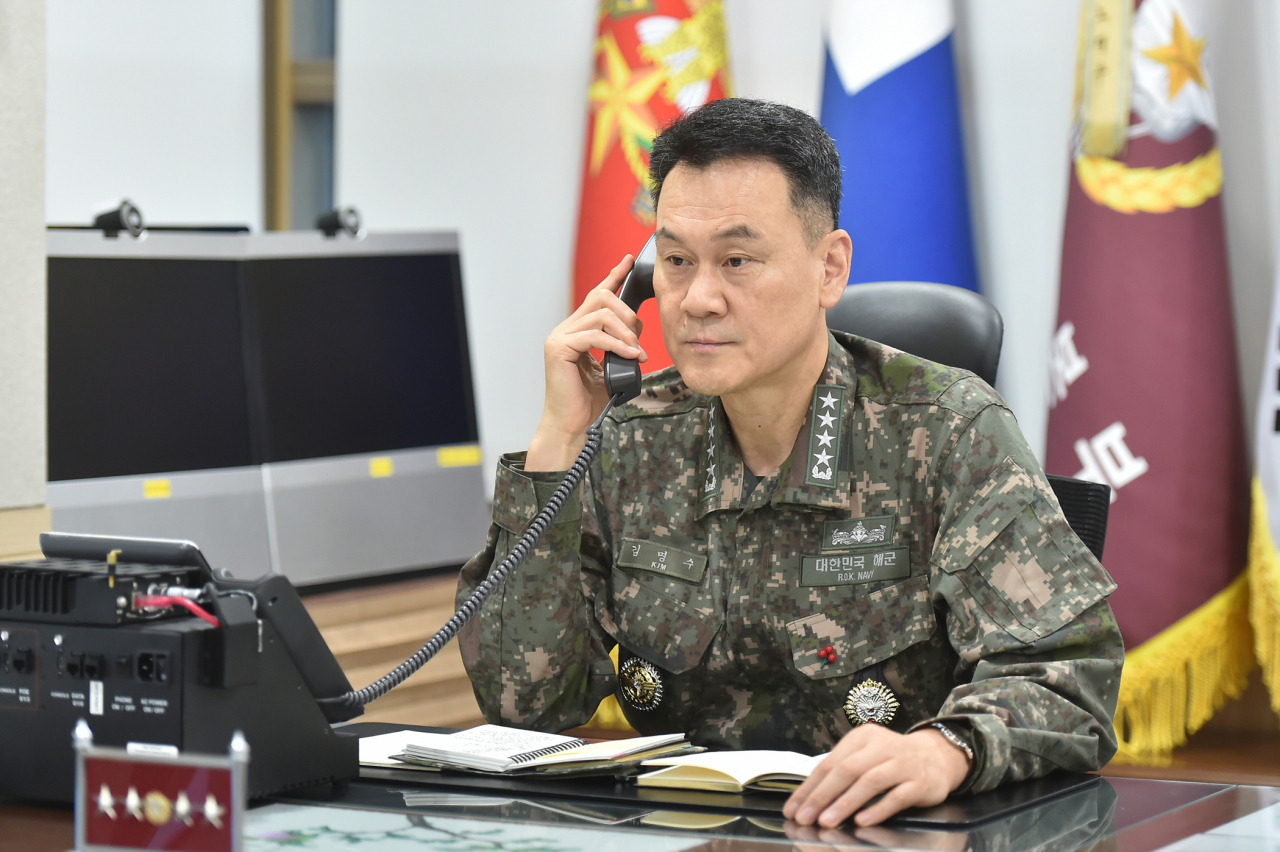 South Korea's Joint Chiefs of Staff Chairman Adm. Kim Myung-soo speaks to his US counterpart, Gen. Charles Q. Brown Jr., at his office in central Seoul on Tuesday. (South's Joint Chiefs)