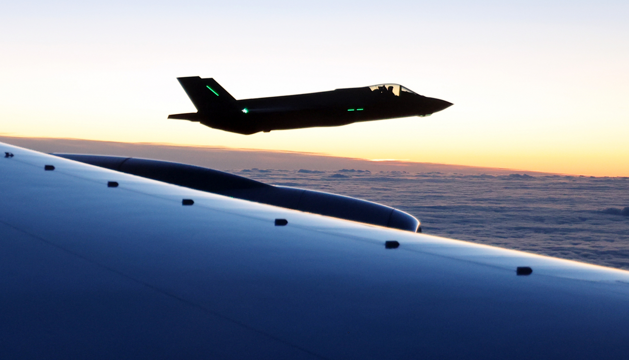 This photo shows a F-35 fighter jet escorting Air Force One as it entered the Dutch airspace on Monday. (Yonhap)