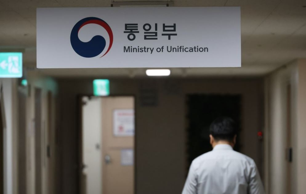An official walks down a corridor of the unification ministry at the government complex in Seoul in this file photo taken July 28, 2023. (Yonhap)