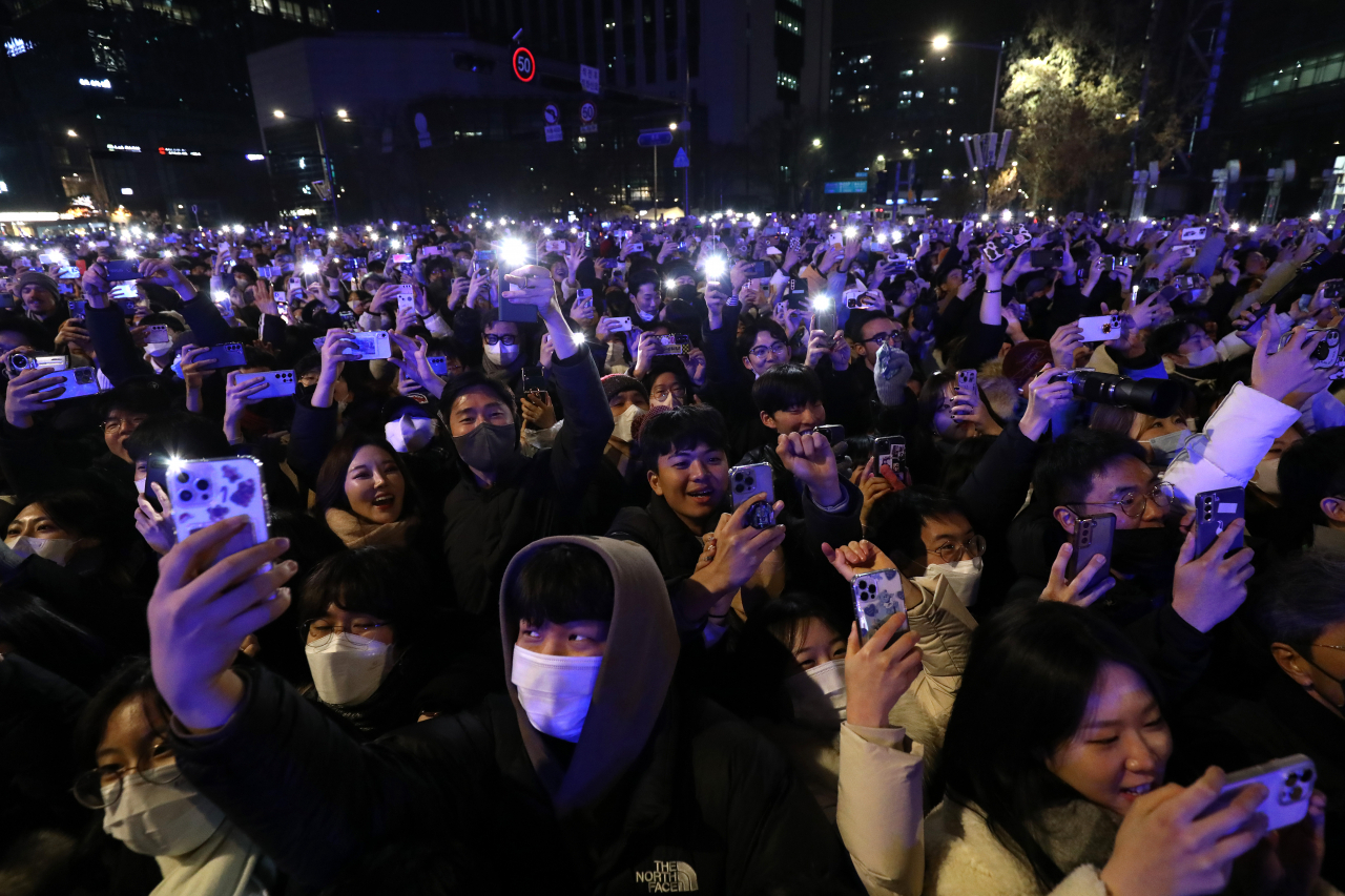Members of the public gather to celebrate New Year during the annual bell-ringing ceremony at Bosingak Pavilion on Jan. 1 in Seoul, South Korea. (GettyImages)