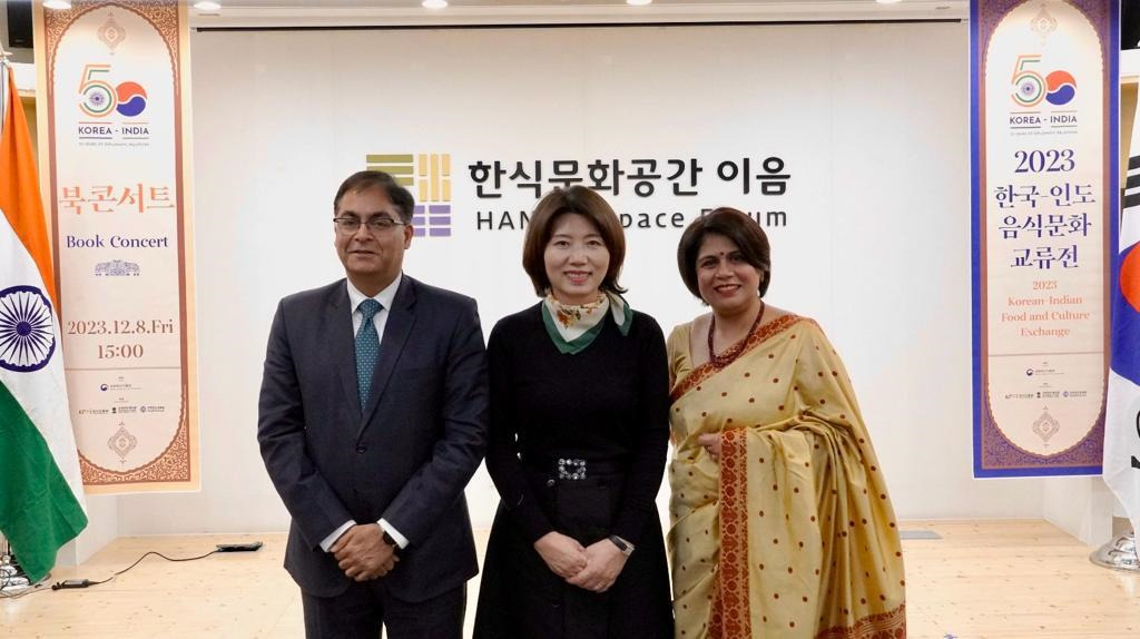 Indian Ambassador to Korea Amit Kumar(first from left) poses for a photo at the Korean Food Promotion Institute in Jongno-gu, Seoul on Friday. (Embassy of India in Seoul)