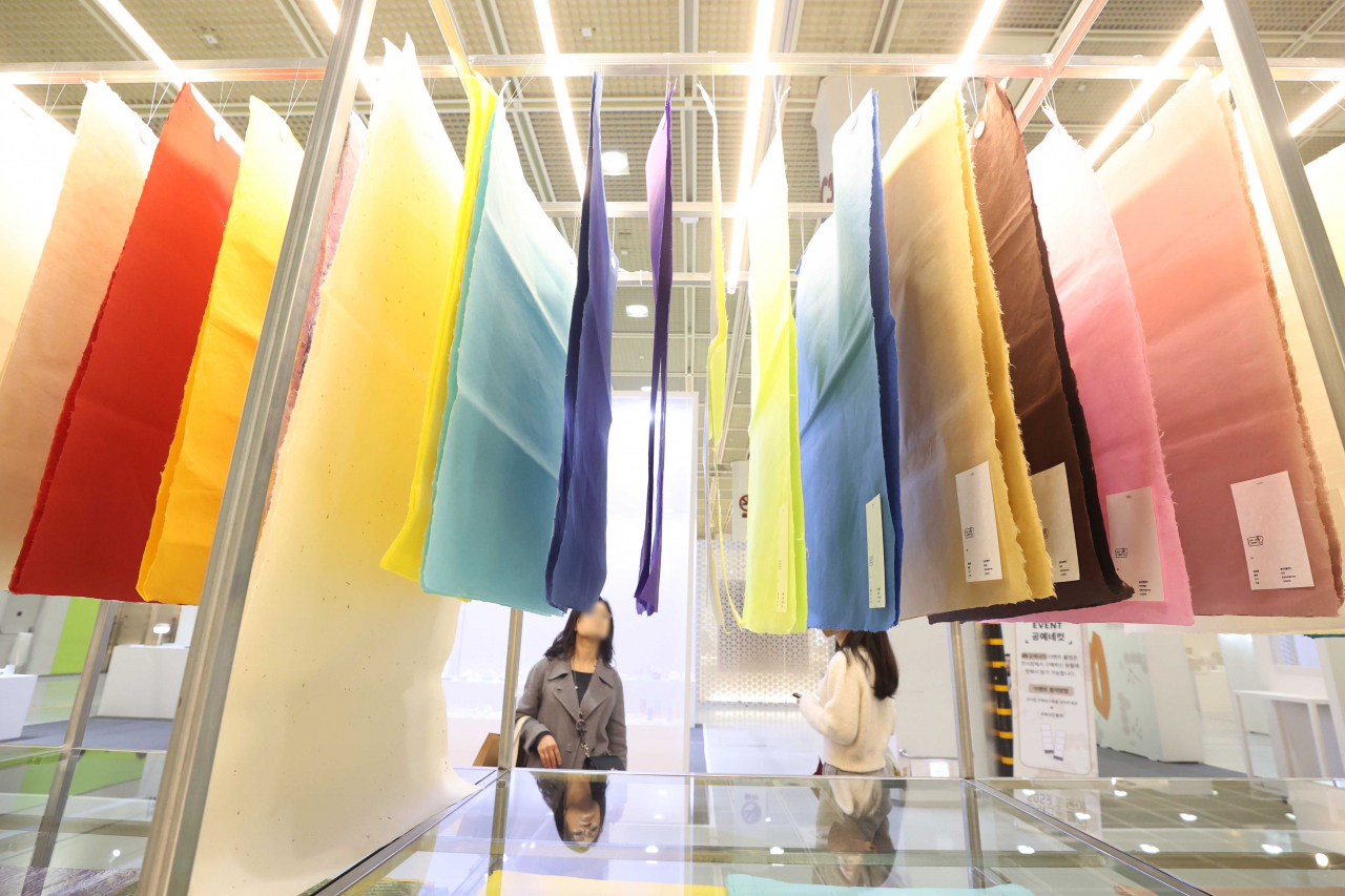Korean mulberry paper, or hanji, is shown at the 2023 Craft Trend Fair at Coex in Seoul, Thursday. (Yonhap)