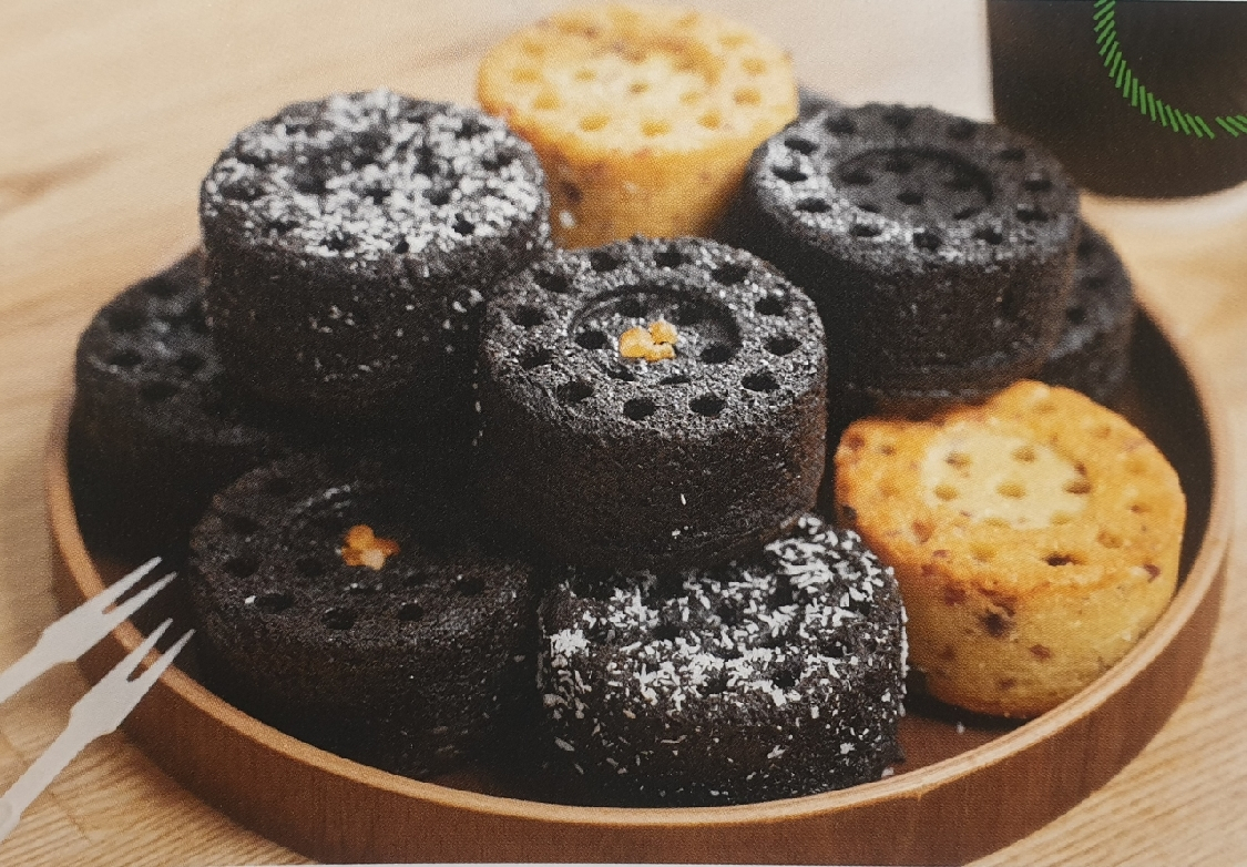 Yeontan bread, brownies and cakes modeled after coal briquettes (Courtesy of Gamtan cafe)