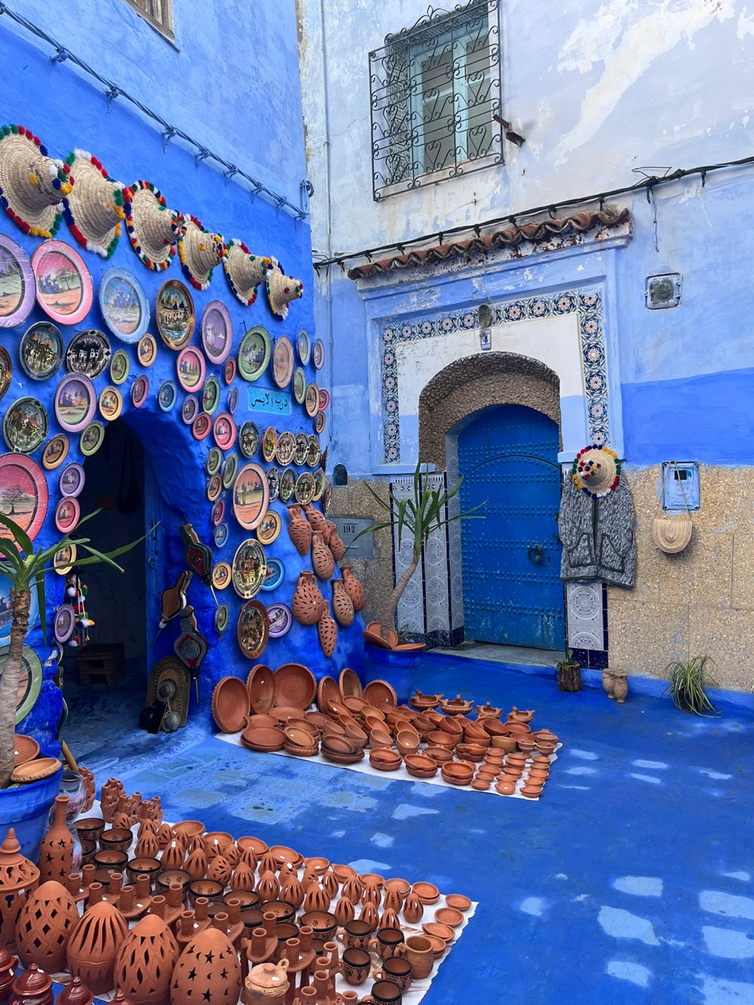 An alley of Chefchaouen, where visitors can buy traditional Moroccan crafts. (Lee Jaeeun/The Korea Herald)
