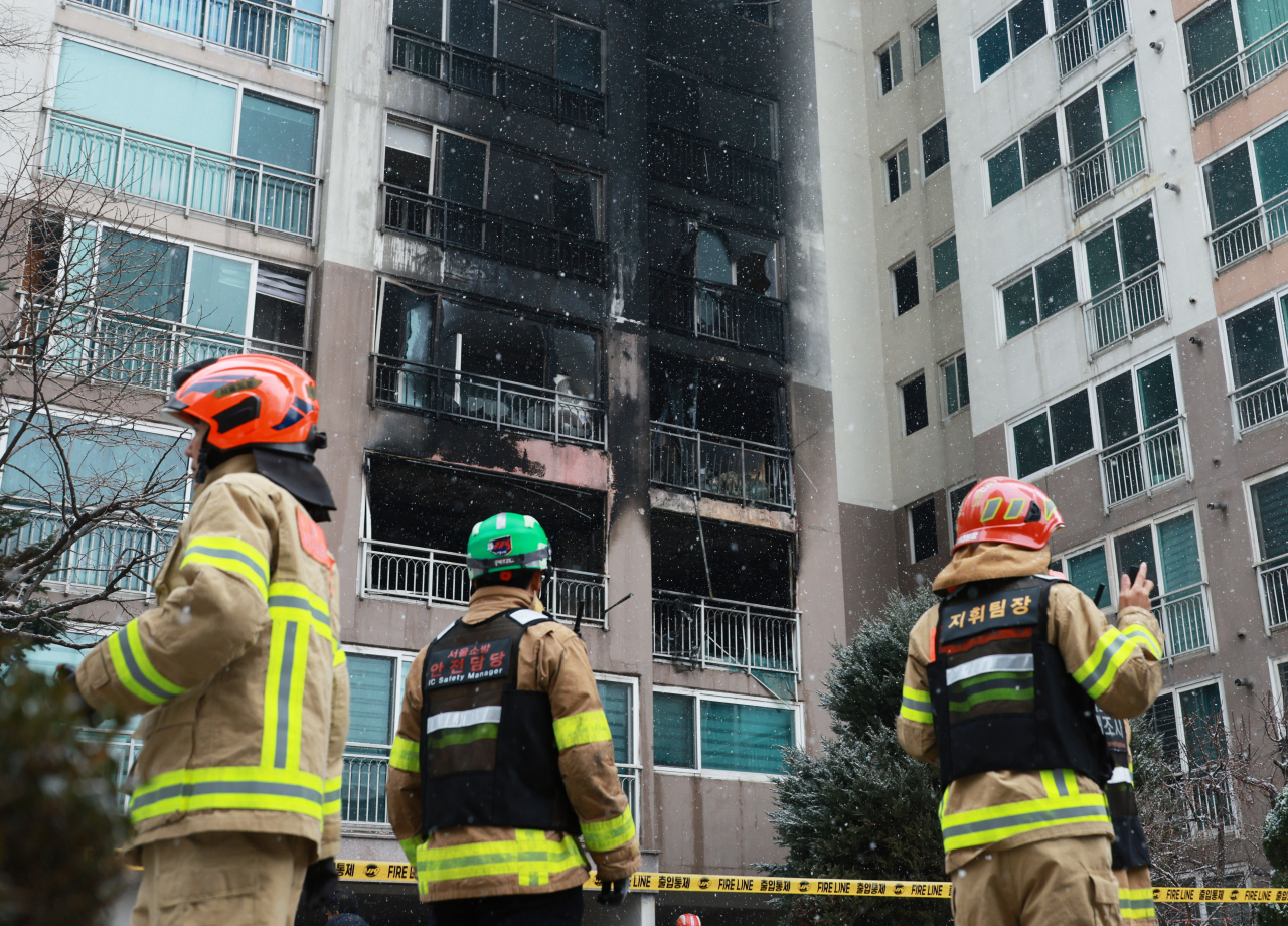 The picture taken Monday shows parts of an apartment building charred by a fire in Seoul's Dobong district. (Yonhap)