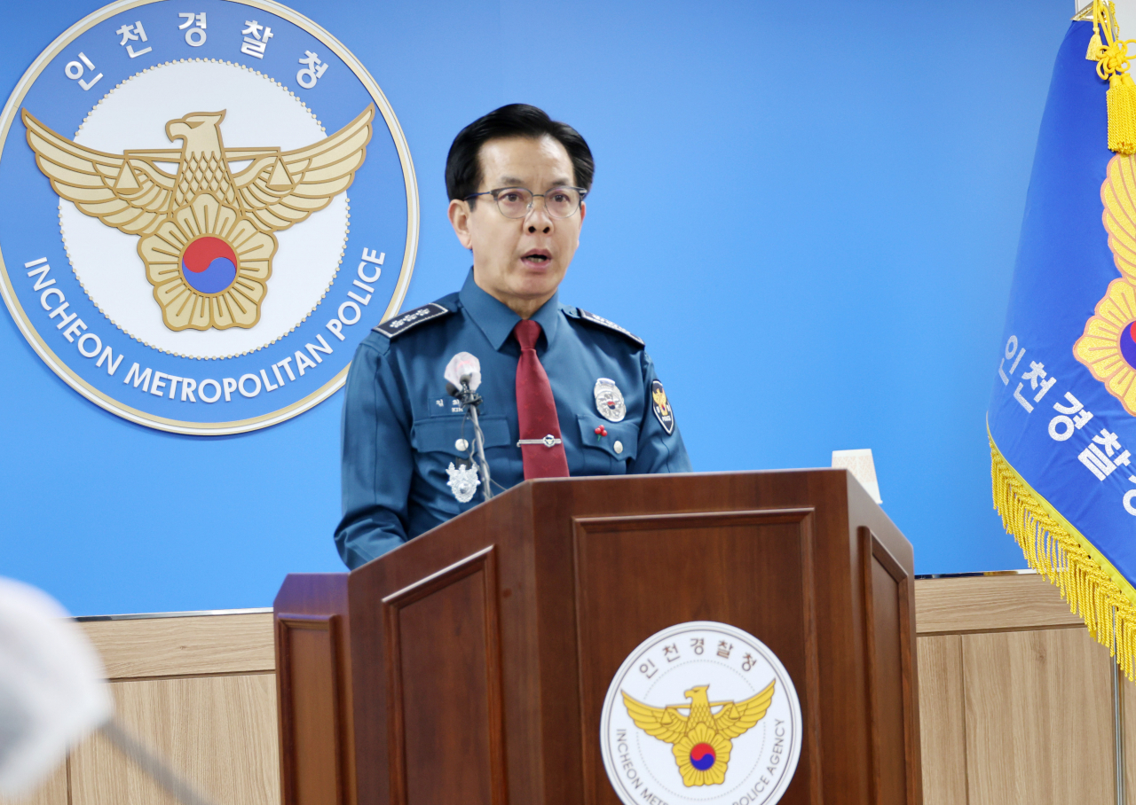 Kim Hee-joong, commissioner of the Incheon Metropolitan Police Agency, speaks during a press conference held at the police agency's office in Incheon on Thursday. (Yonhap)