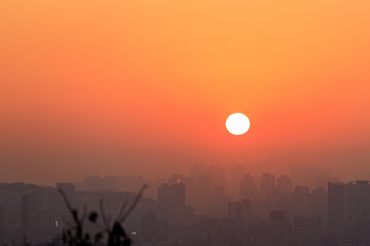 A New Year’s sunrise seen from Sky Park in Seoul’s Mapo-gu. (Mapo-gu Office)