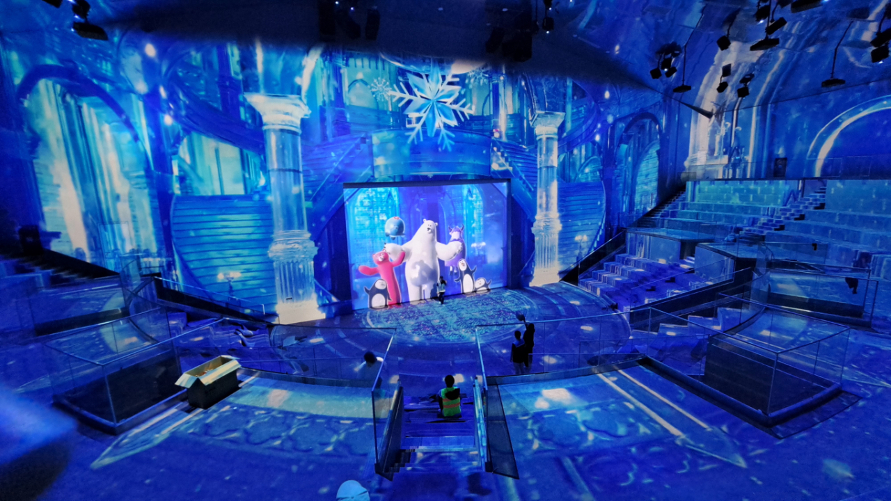 A new media art show takes place in Ice Jungle, a winter theme park constructed by Daewoo E&C on Phu Quoc Island, Vietnam. (Daewoo Engineering & Construction)